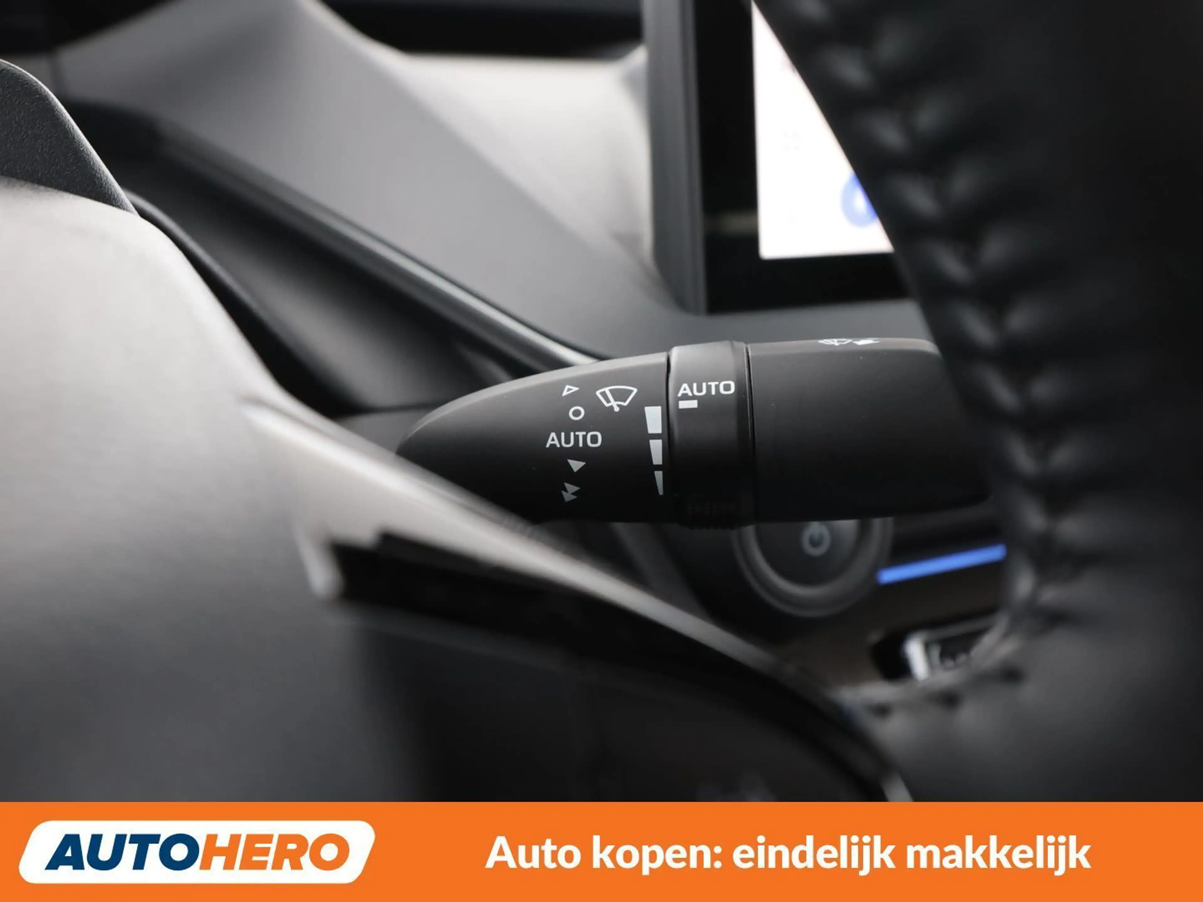 Toyota Prius 2.0 Plug-in Hybrid Design — photo 31