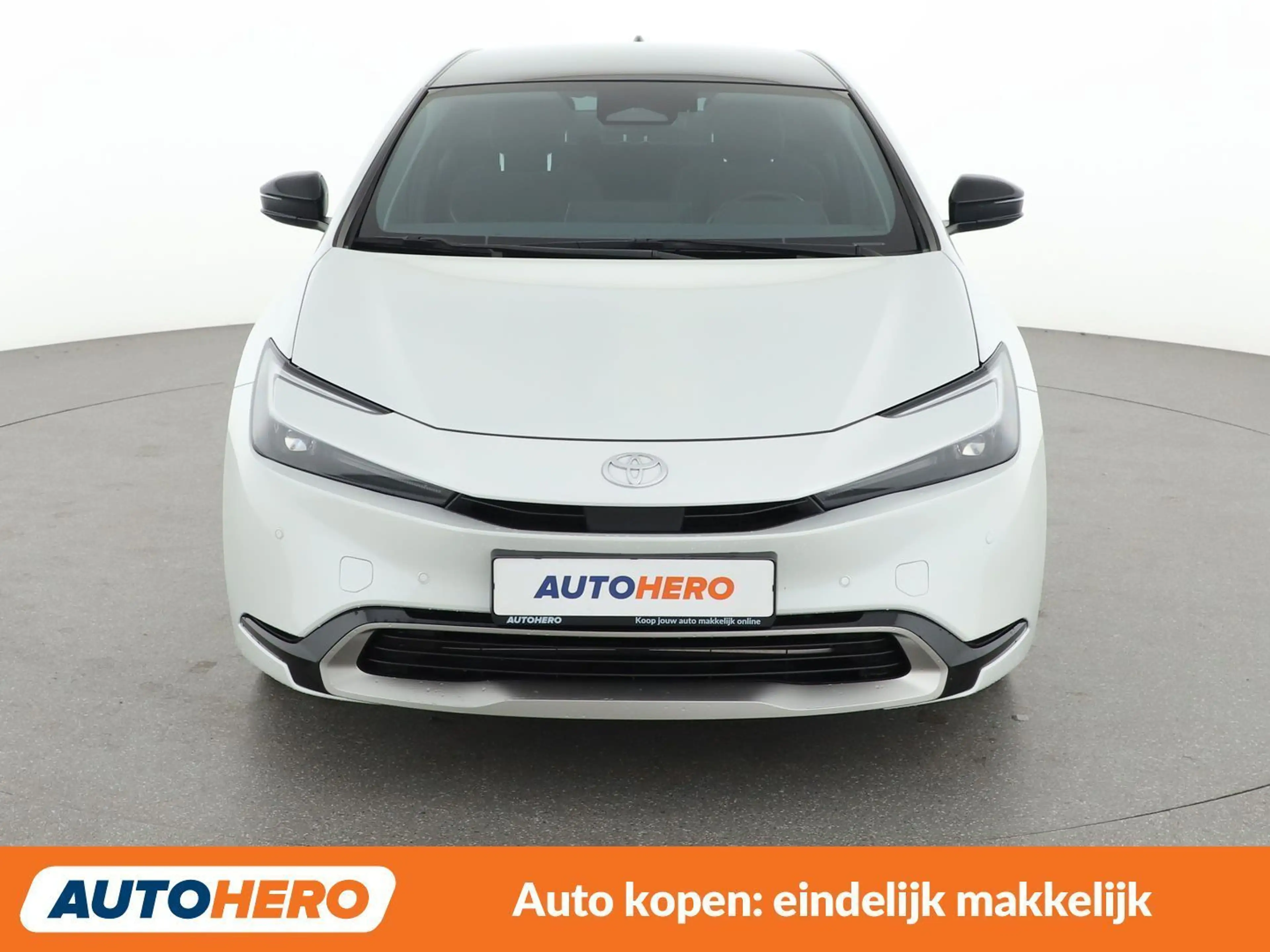 Toyota Prius 2.0 Plug-in Hybrid Design — photo 10