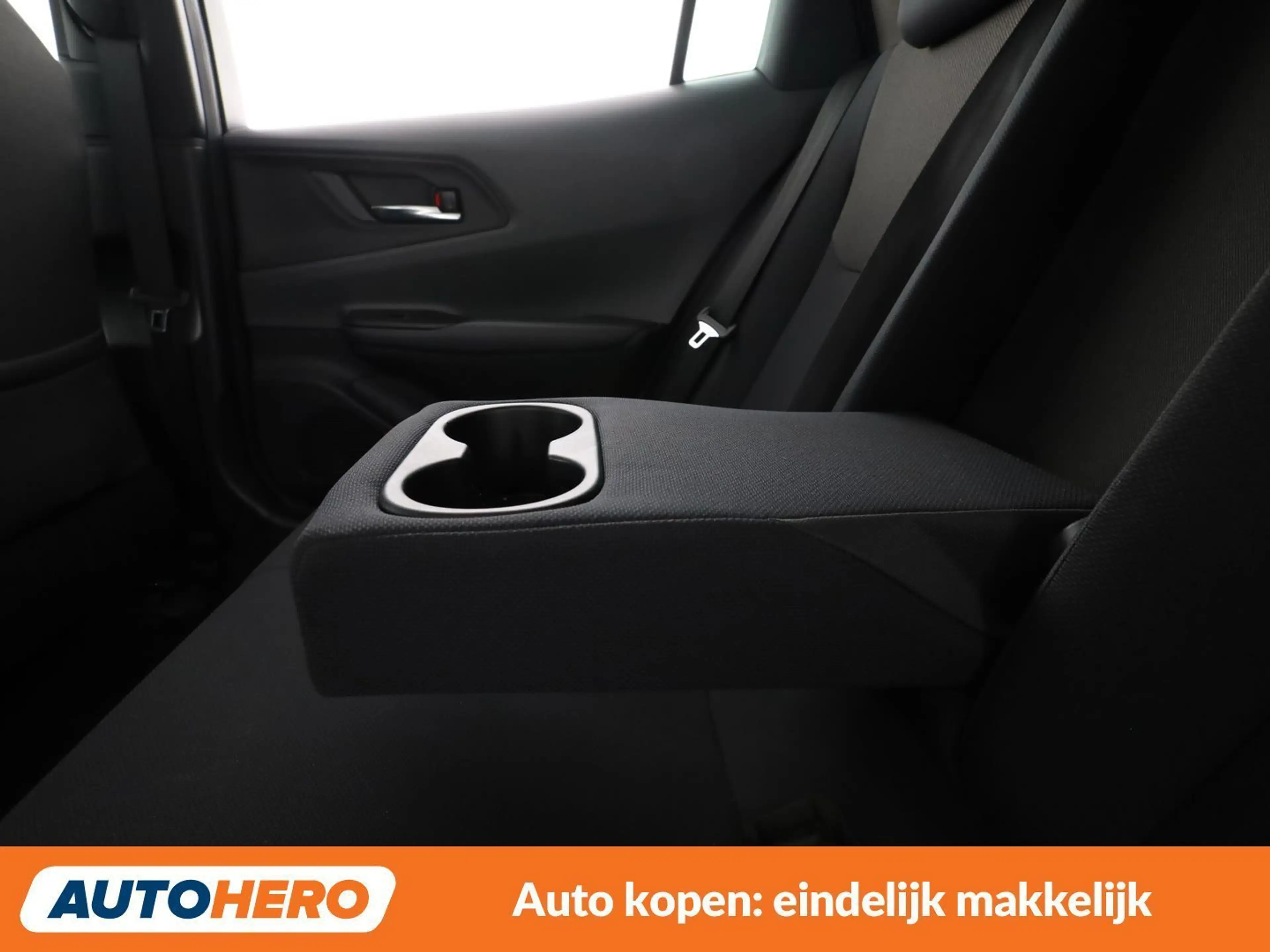 Toyota Prius 2.0 Plug-in Hybrid Design — photo 37
