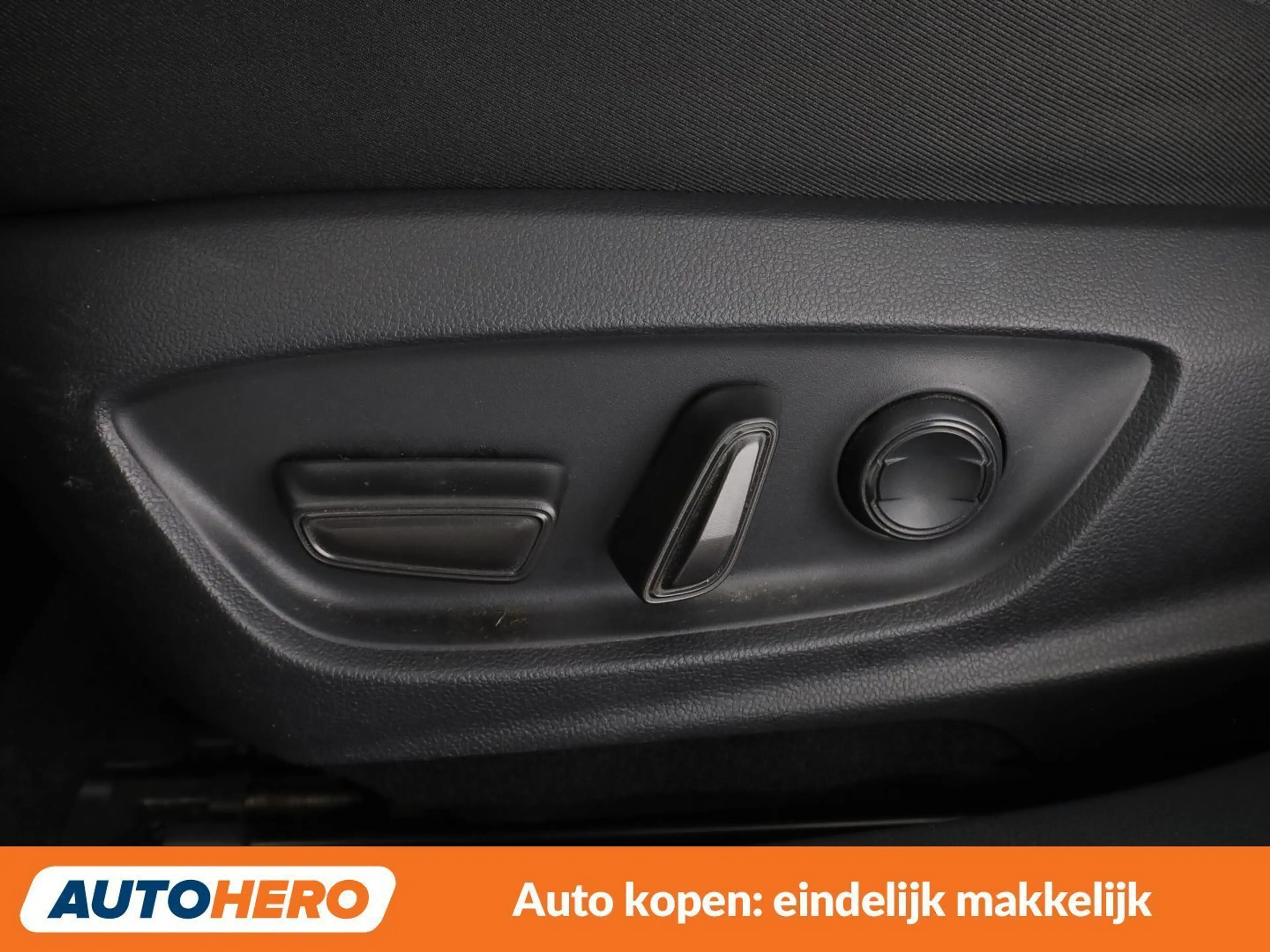 Toyota Prius 2.0 Plug-in Hybrid Design — photo 34