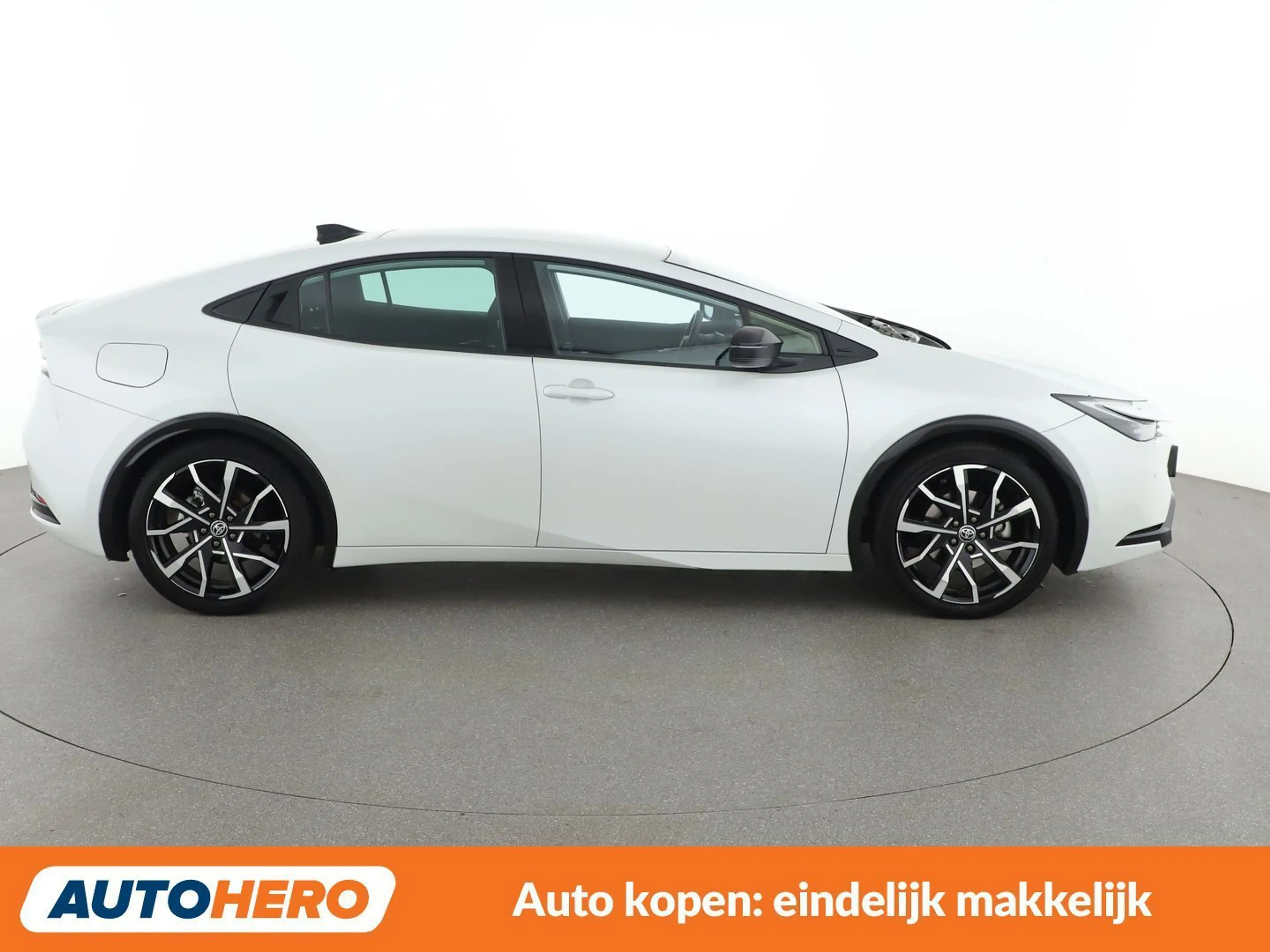 Toyota Prius 2.0 Plug-in Hybrid Design — photo 8