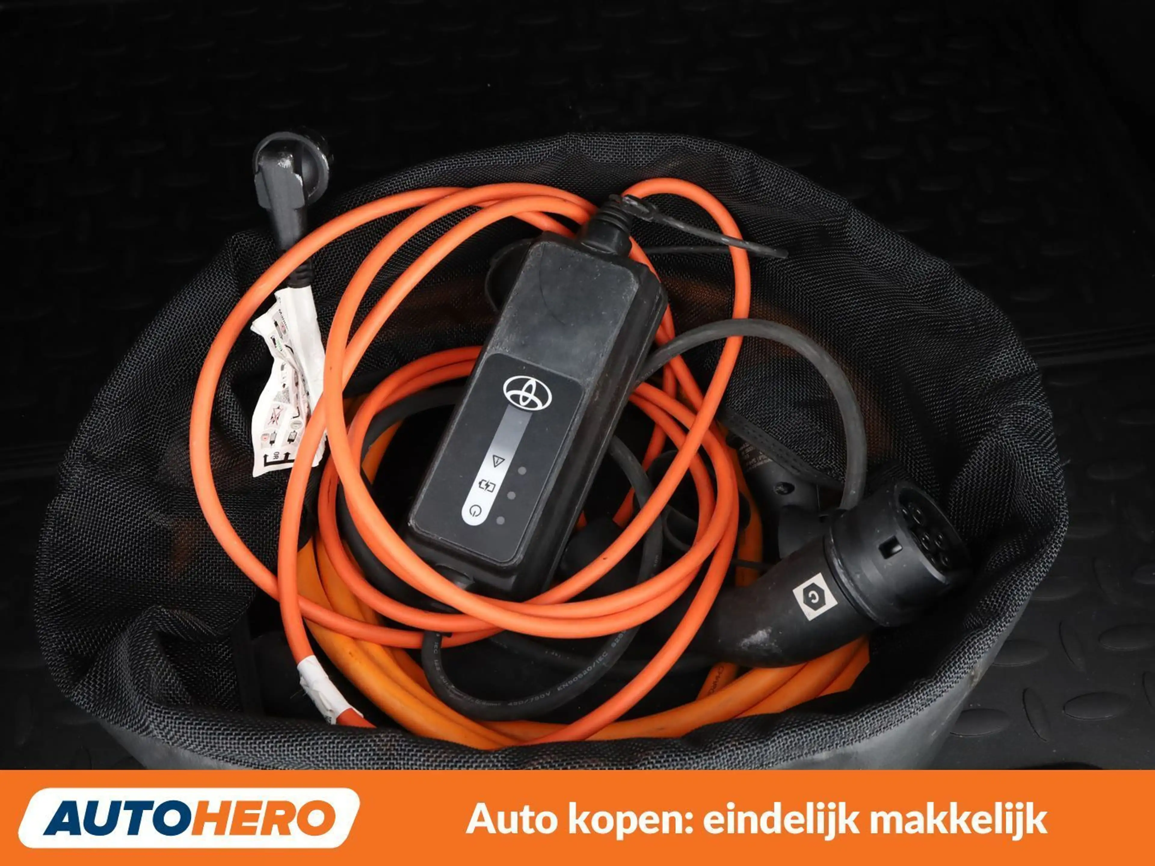 Toyota Prius 2.0 Plug-in Hybrid Design — photo 38