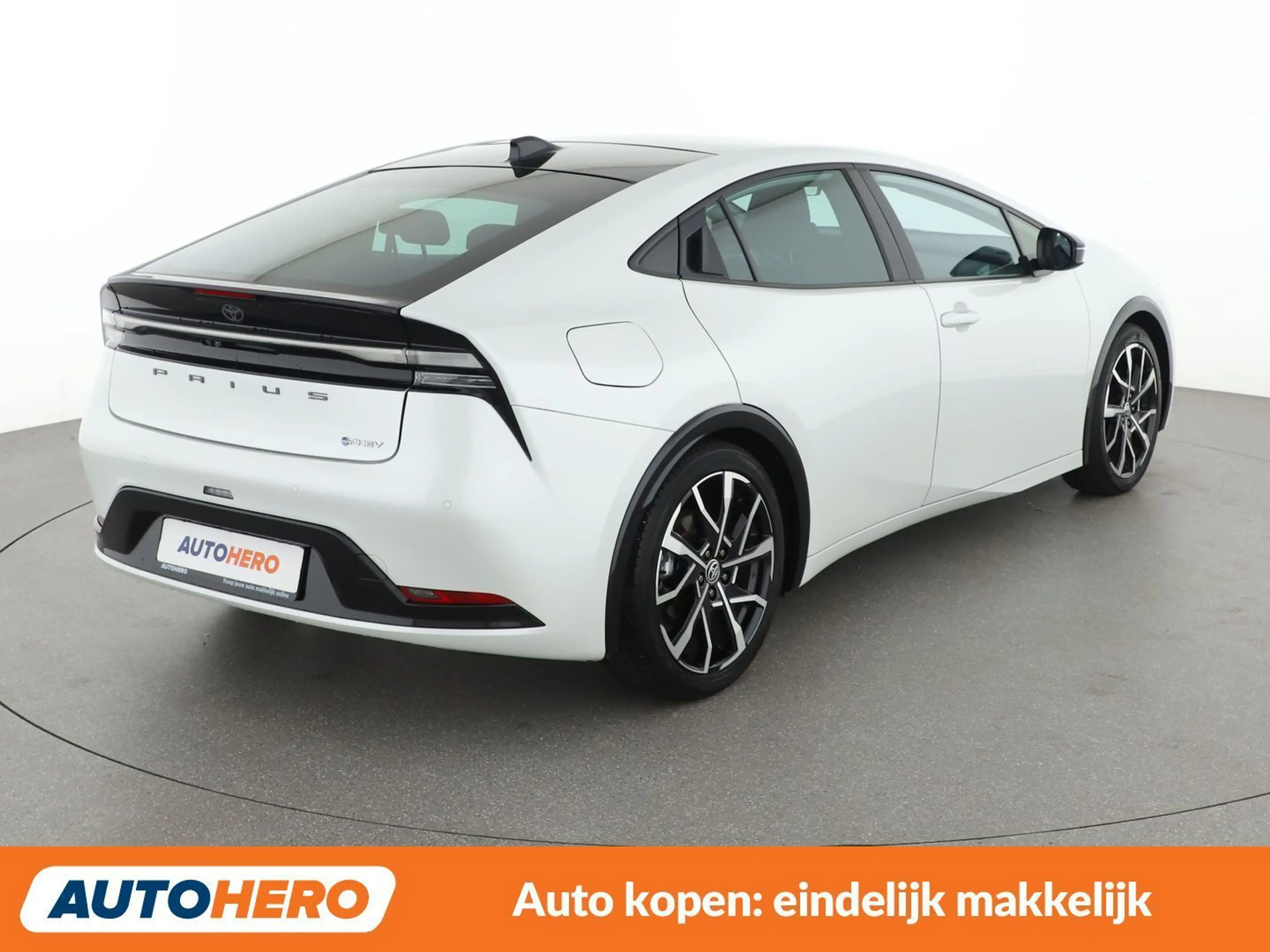 Toyota Prius 2.0 Plug-in Hybrid Design — photo 7