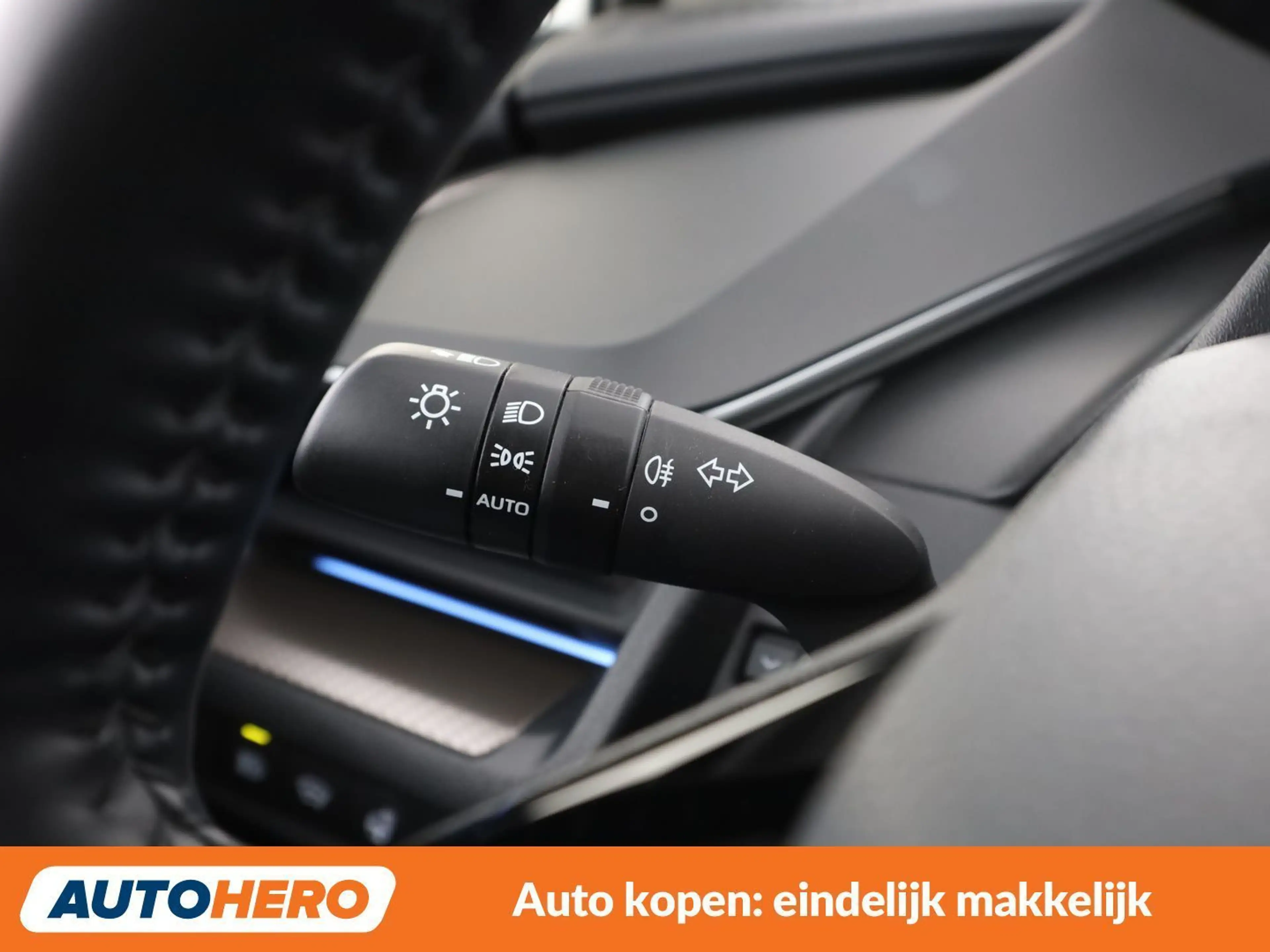 Toyota Prius 2.0 Plug-in Hybrid Design — photo 30