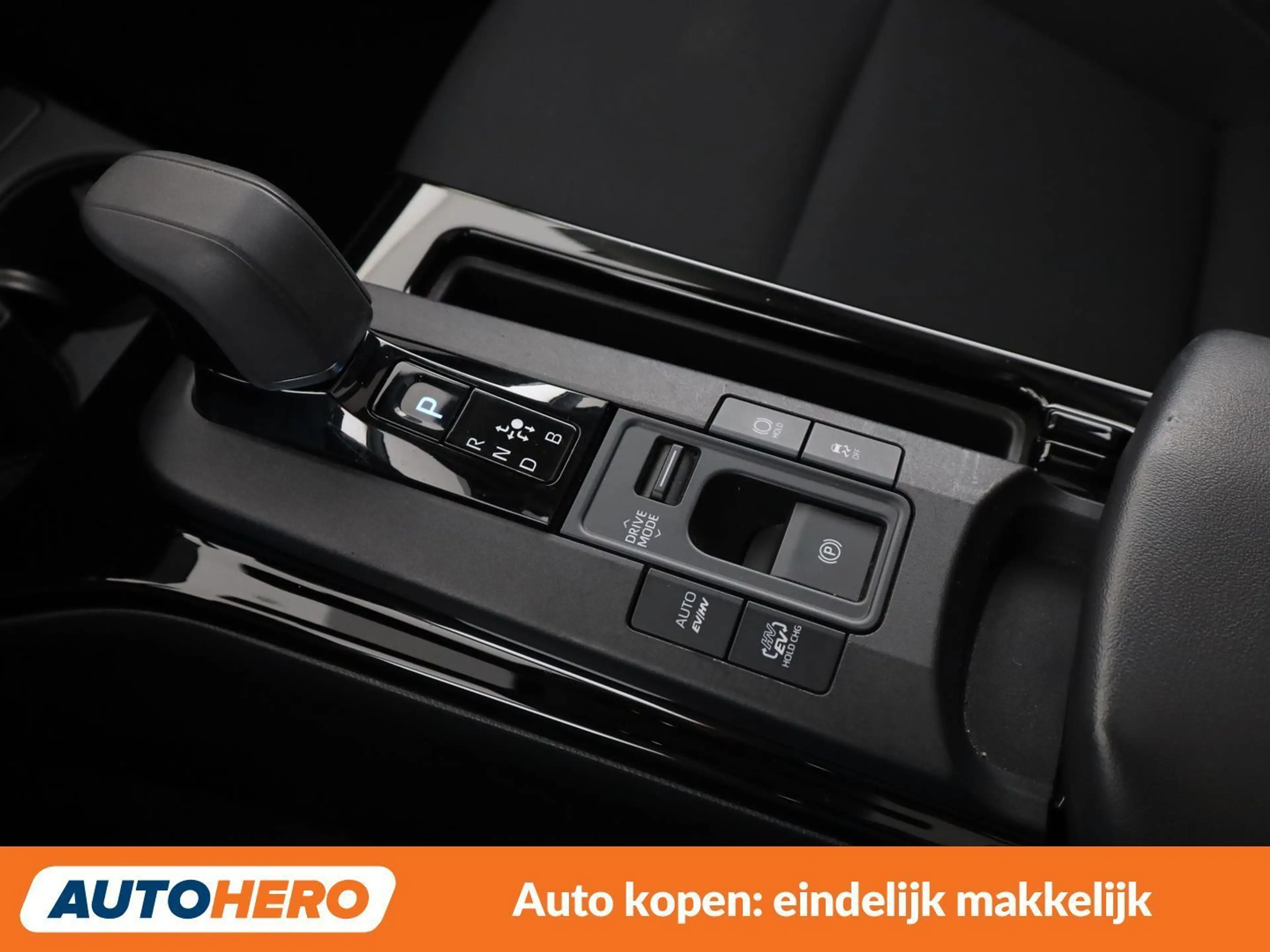 Toyota Prius 2.0 Plug-in Hybrid Design — photo 27
