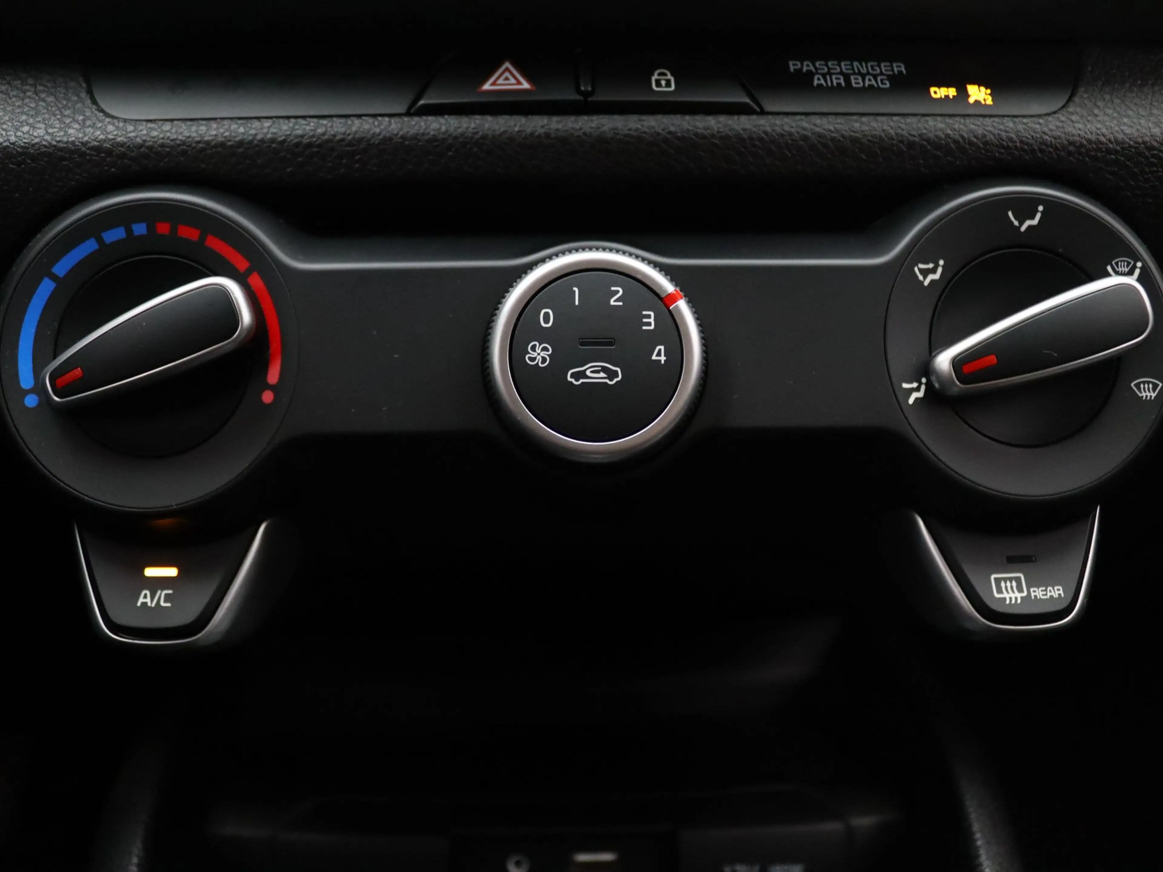 Kia Stonic 100pk T-GDi DynamicLine Apple Carplay/Android Auto — photo 7
