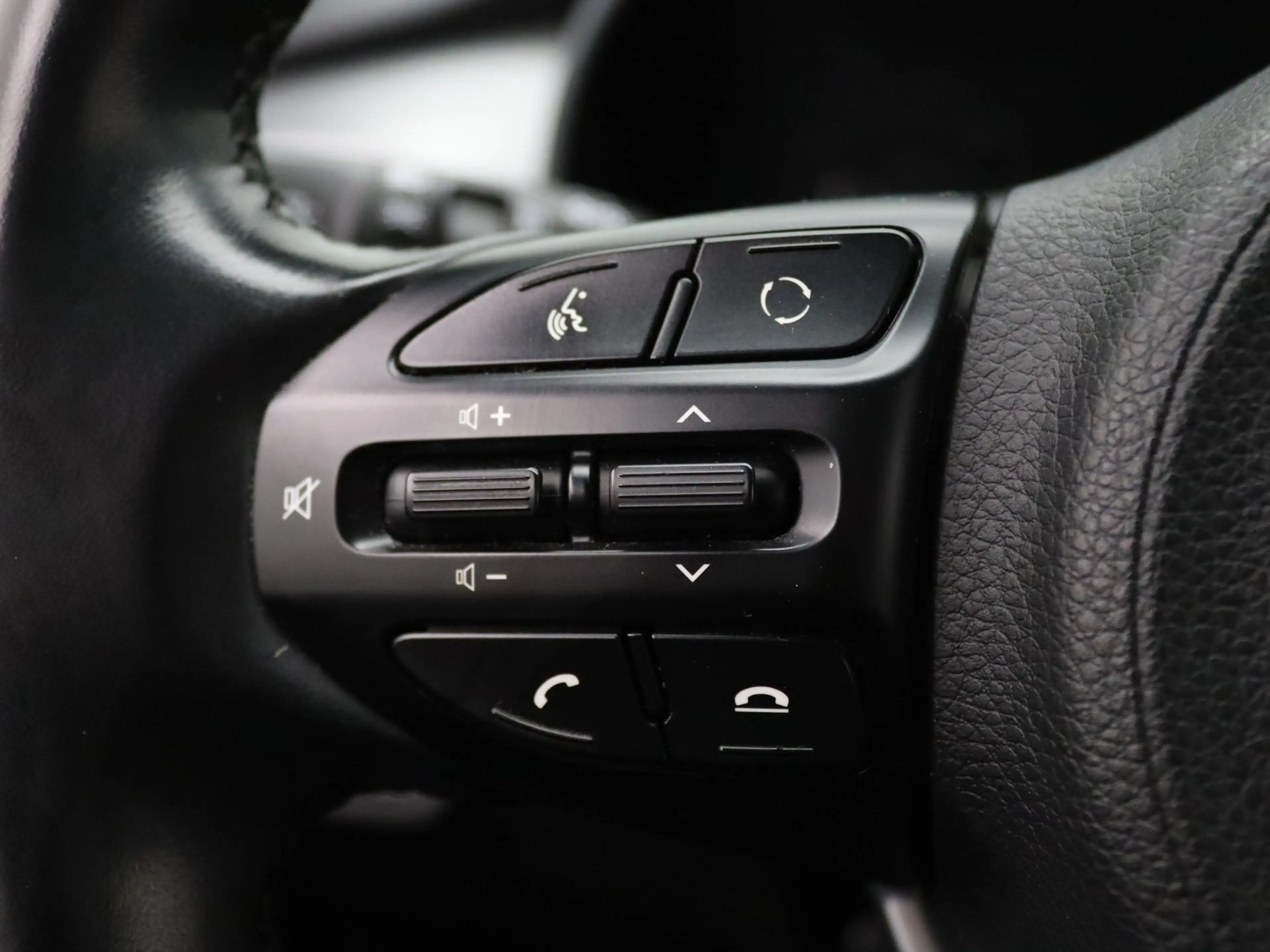Kia Stonic 100pk T-GDi DynamicLine Apple Carplay/Android Auto — photo 14