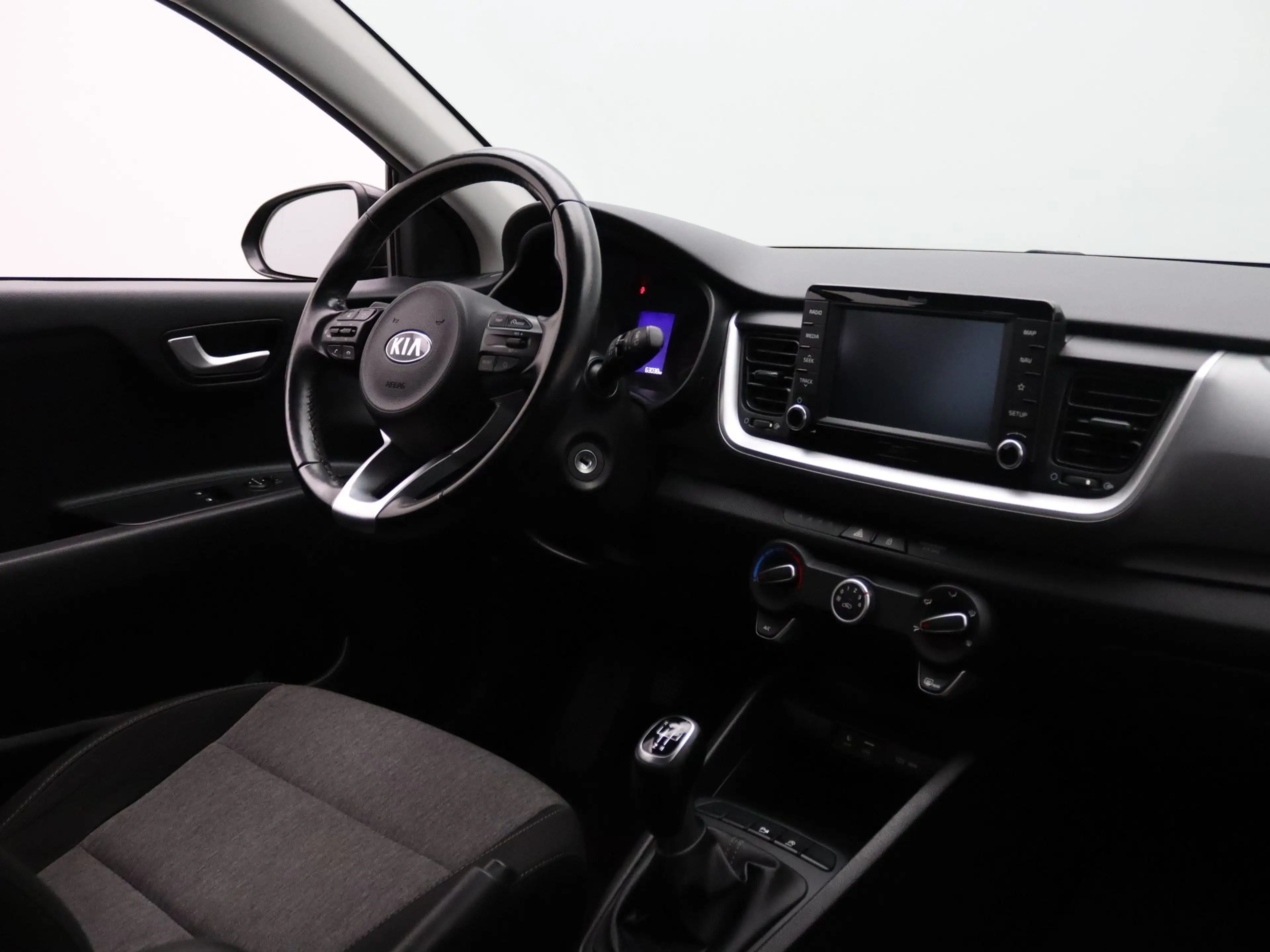 Kia Stonic 100pk T-GDi DynamicLine Apple Carplay/Android Auto — photo 28