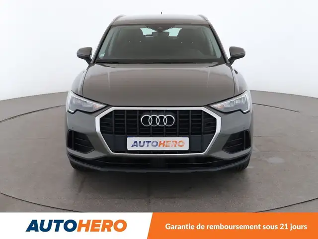 Audi Q3 view 9