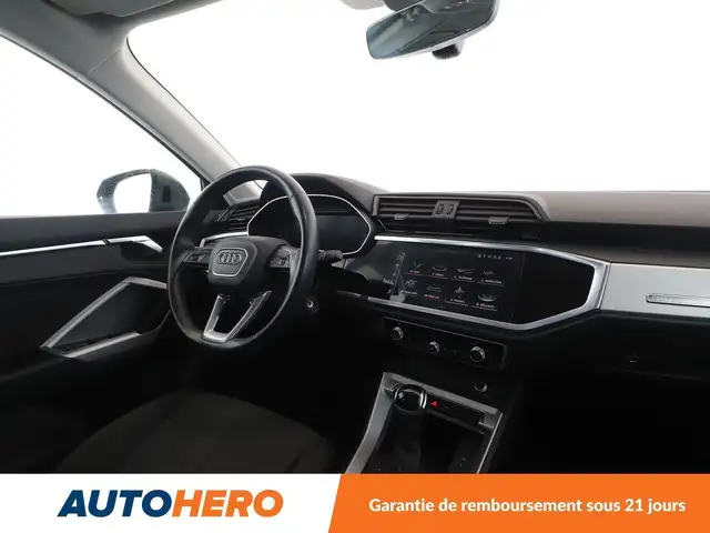 Audi Q3 view 13