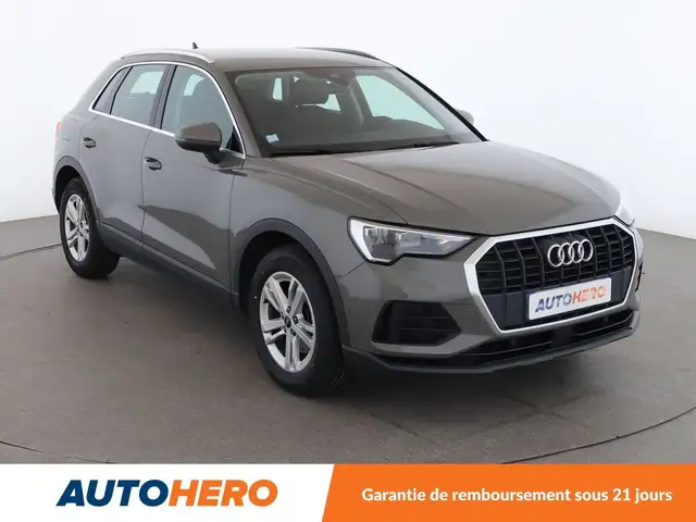 Audi Q3 view 8