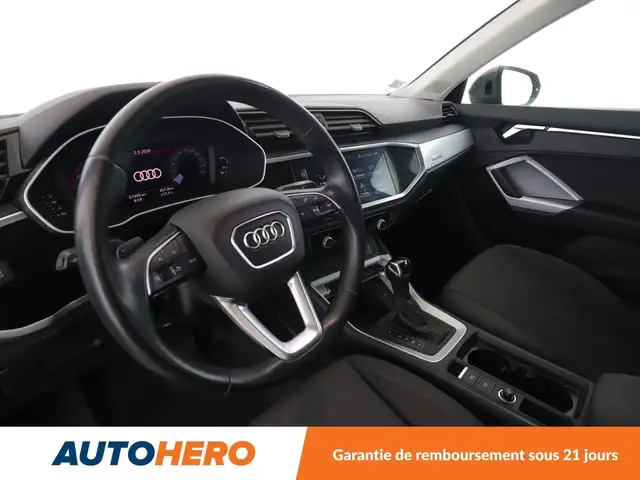Audi Q3 view 11