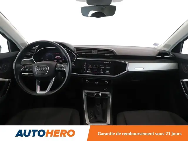 Audi Q3 view 12
