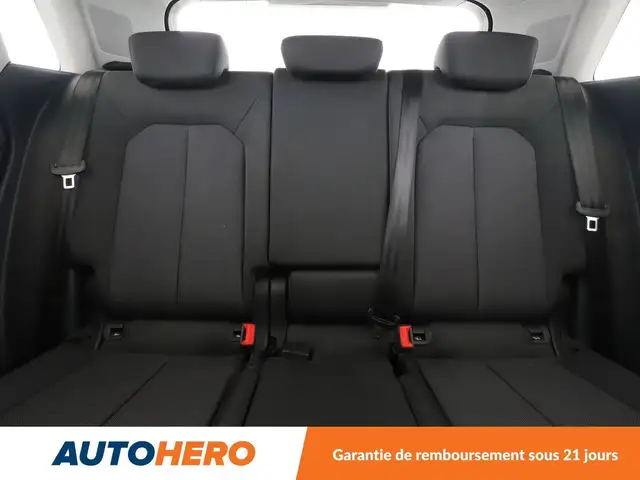 Audi Q3 view 15
