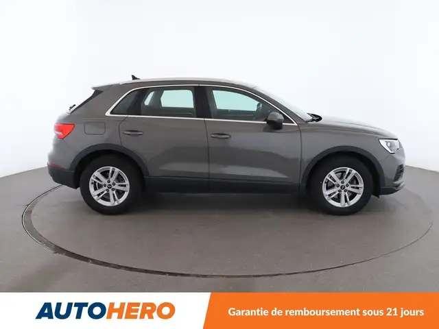 Audi Q3 view 7