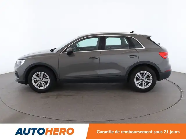 Audi Q3 view 3