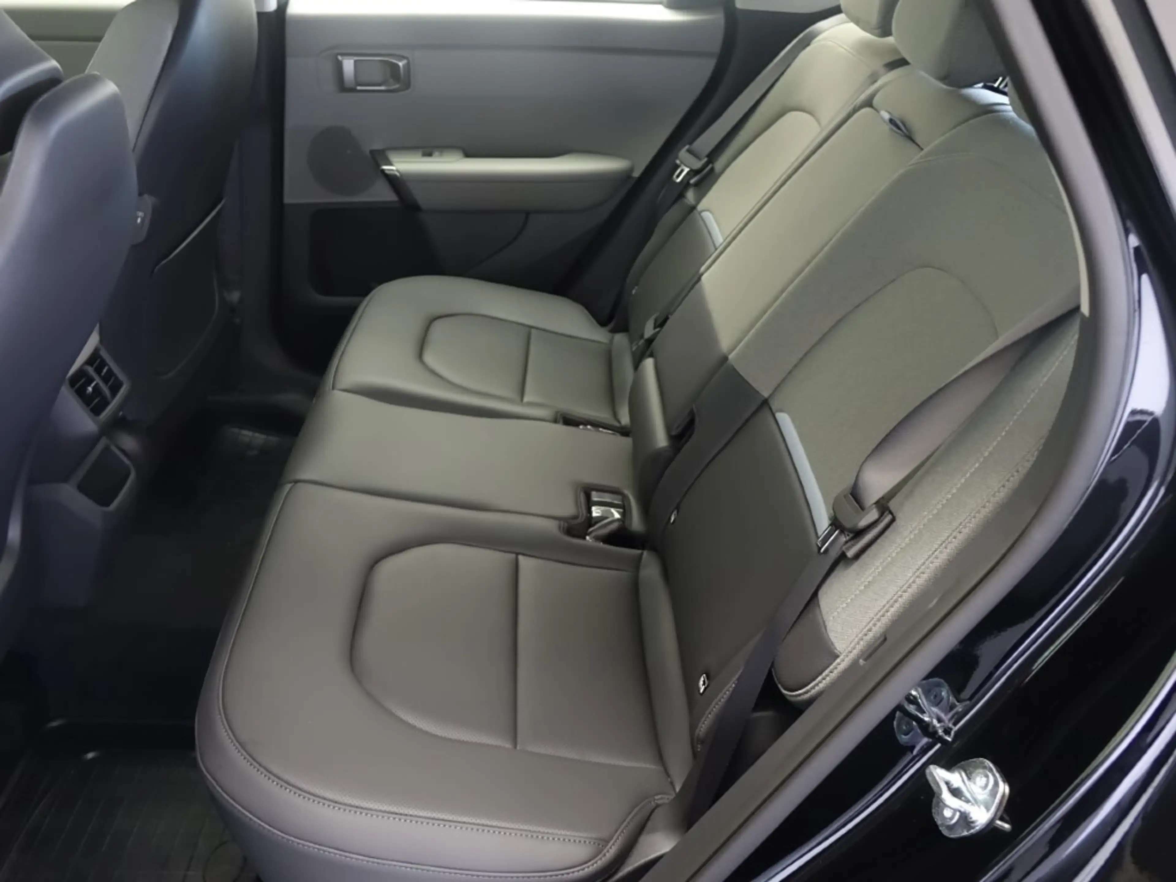 Kia Seltos 1,6 TGDI 180 4WD Silber Aut. — photo 13