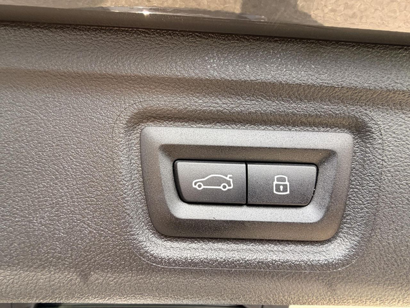 BMW 330 e Touring xDrive M-Sport Paket PRO AHK HUD Navi — photo 11