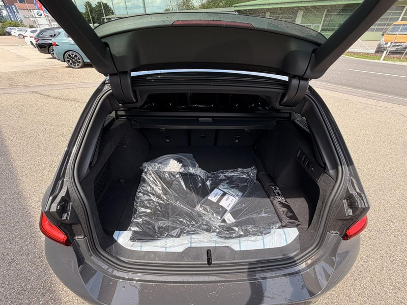 BMW 330 e Touring xDrive M-Sport Paket PRO AHK HUD Navi — photo 12