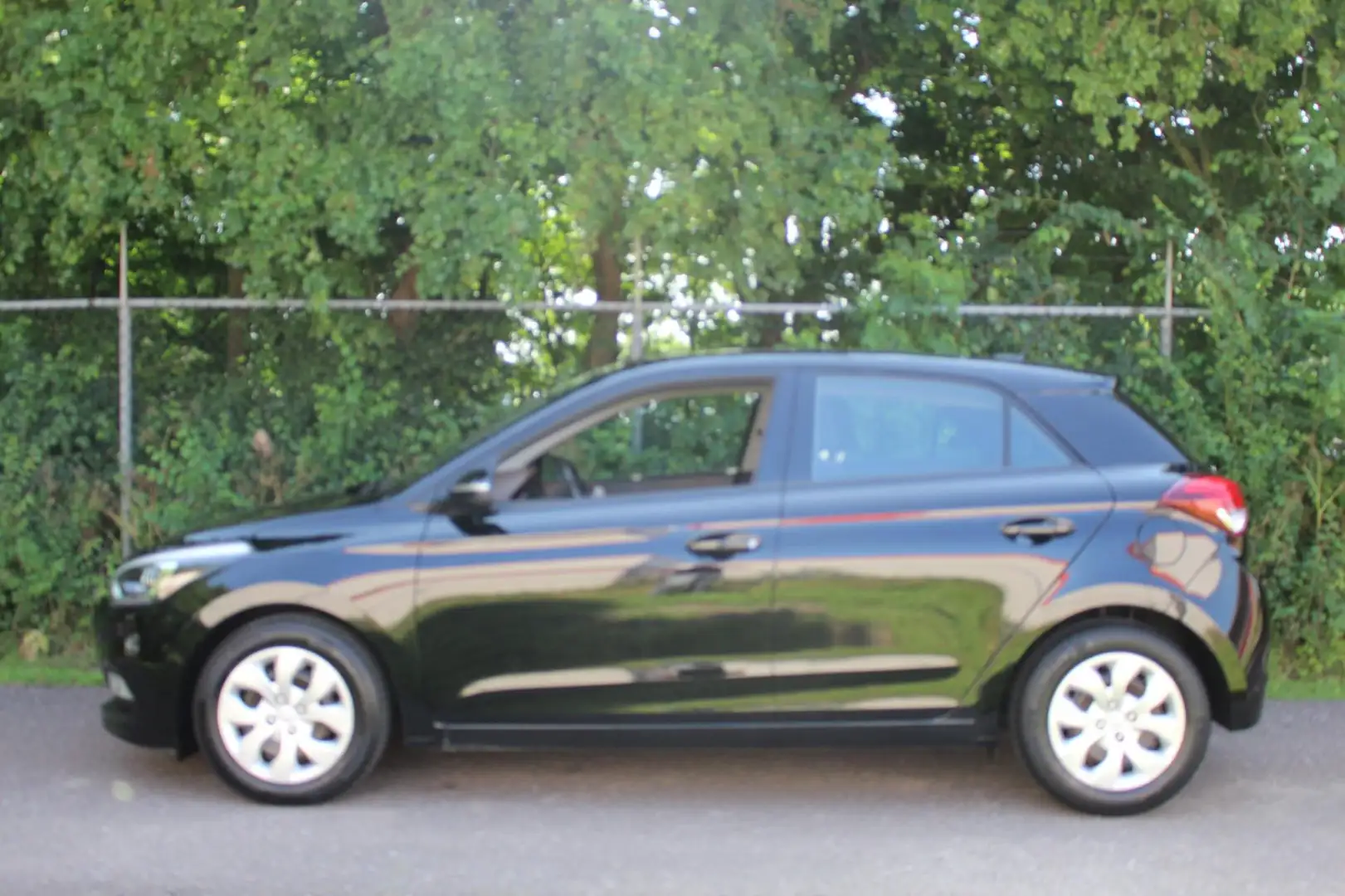 Hyundai i20 1.0 T-GDI Comfort *2e EIG *CAMERA *NAVI *CRUISE Schwarz - 2