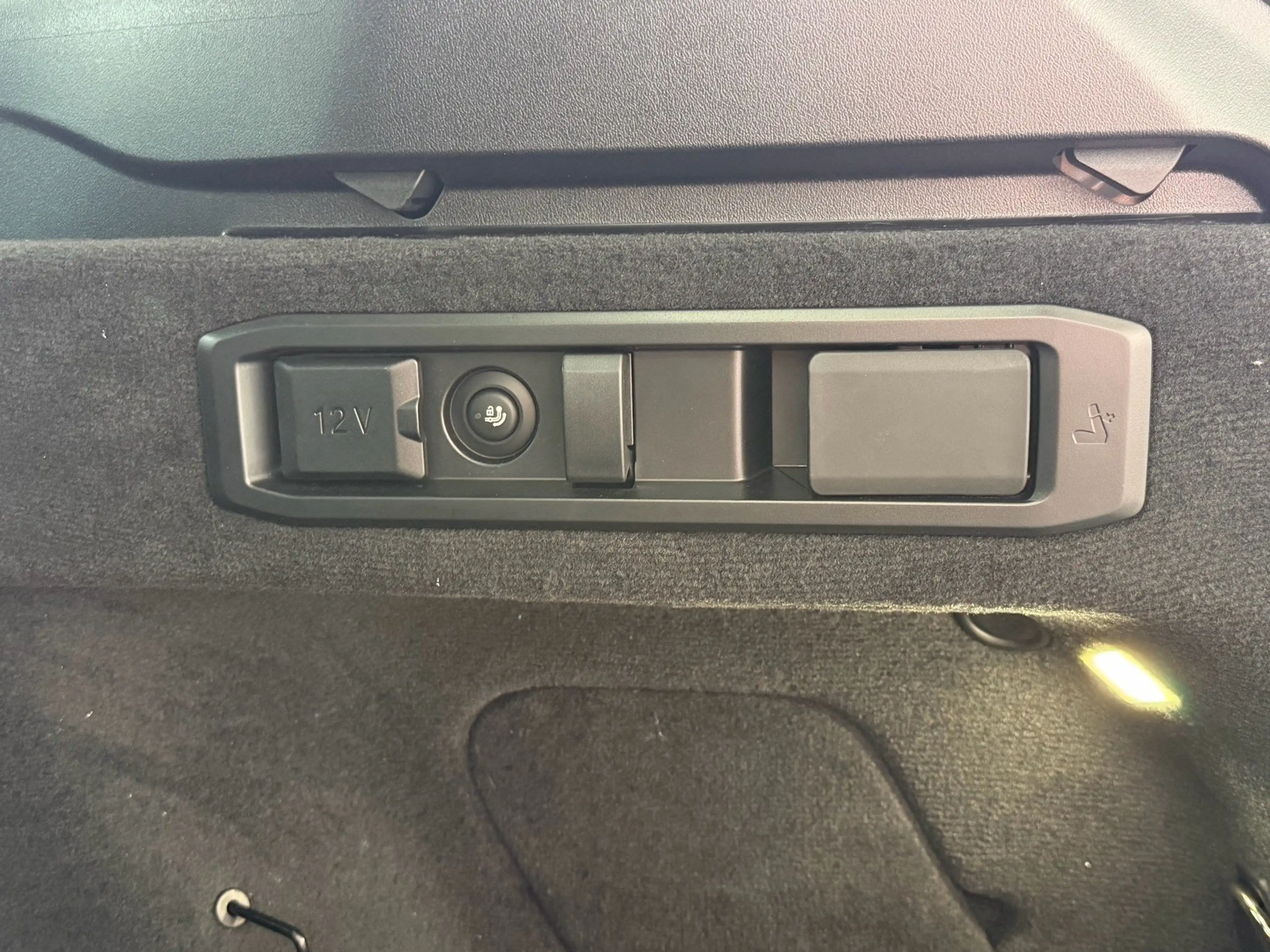 BMW i5 eDrive40 MSportPro HUD PANO DAProf AHK — photo 19