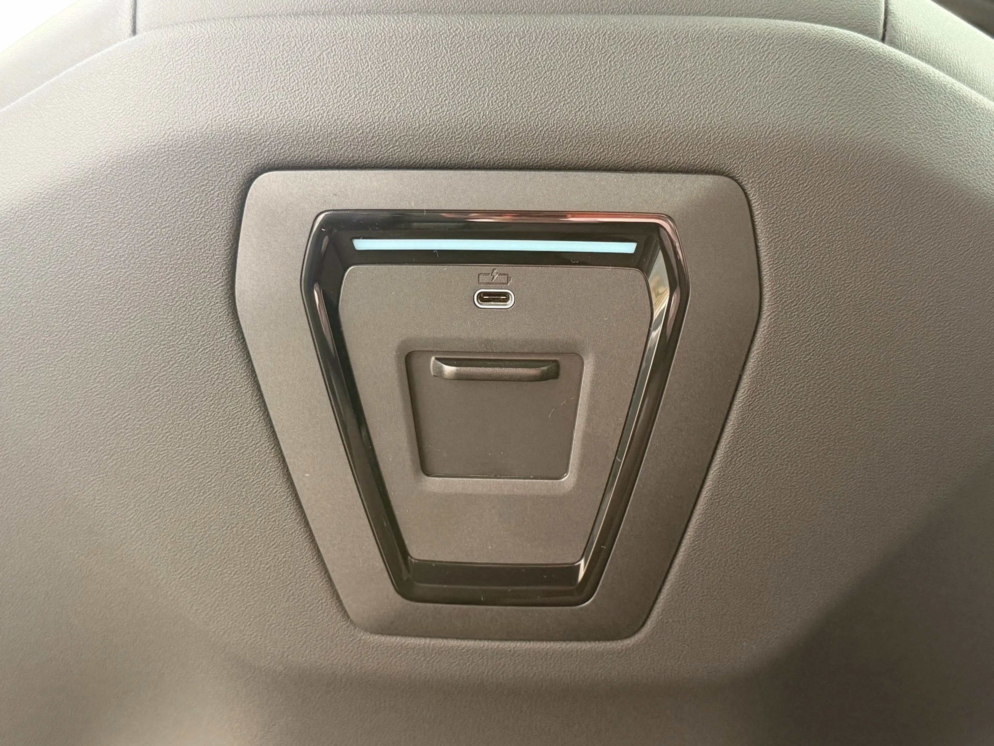 BMW i5 eDrive40 MSportPro HUD PANO DAProf AHK — photo 17