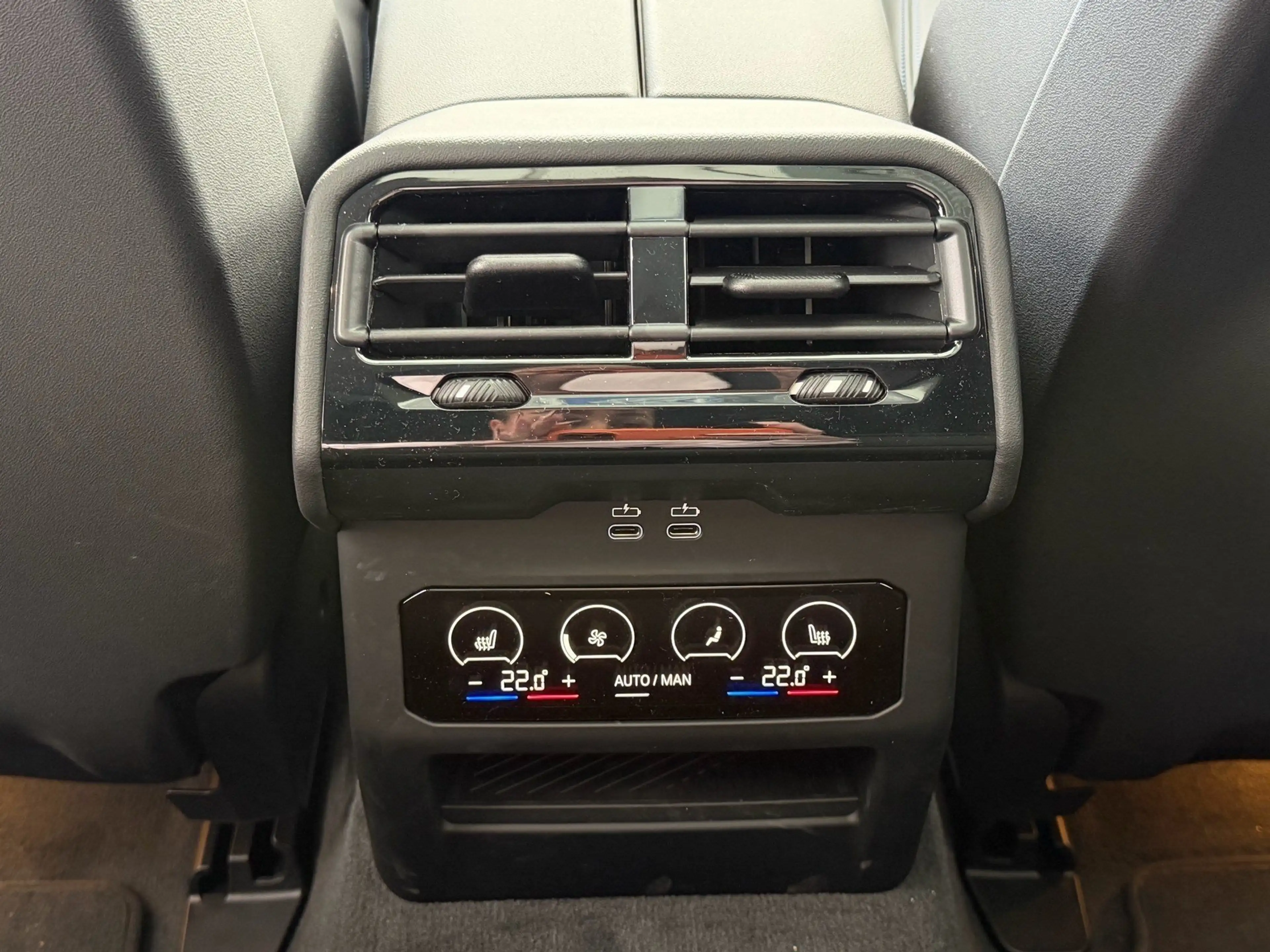 BMW i5 eDrive40 MSportPro HUD PANO DAProf AHK — photo 16