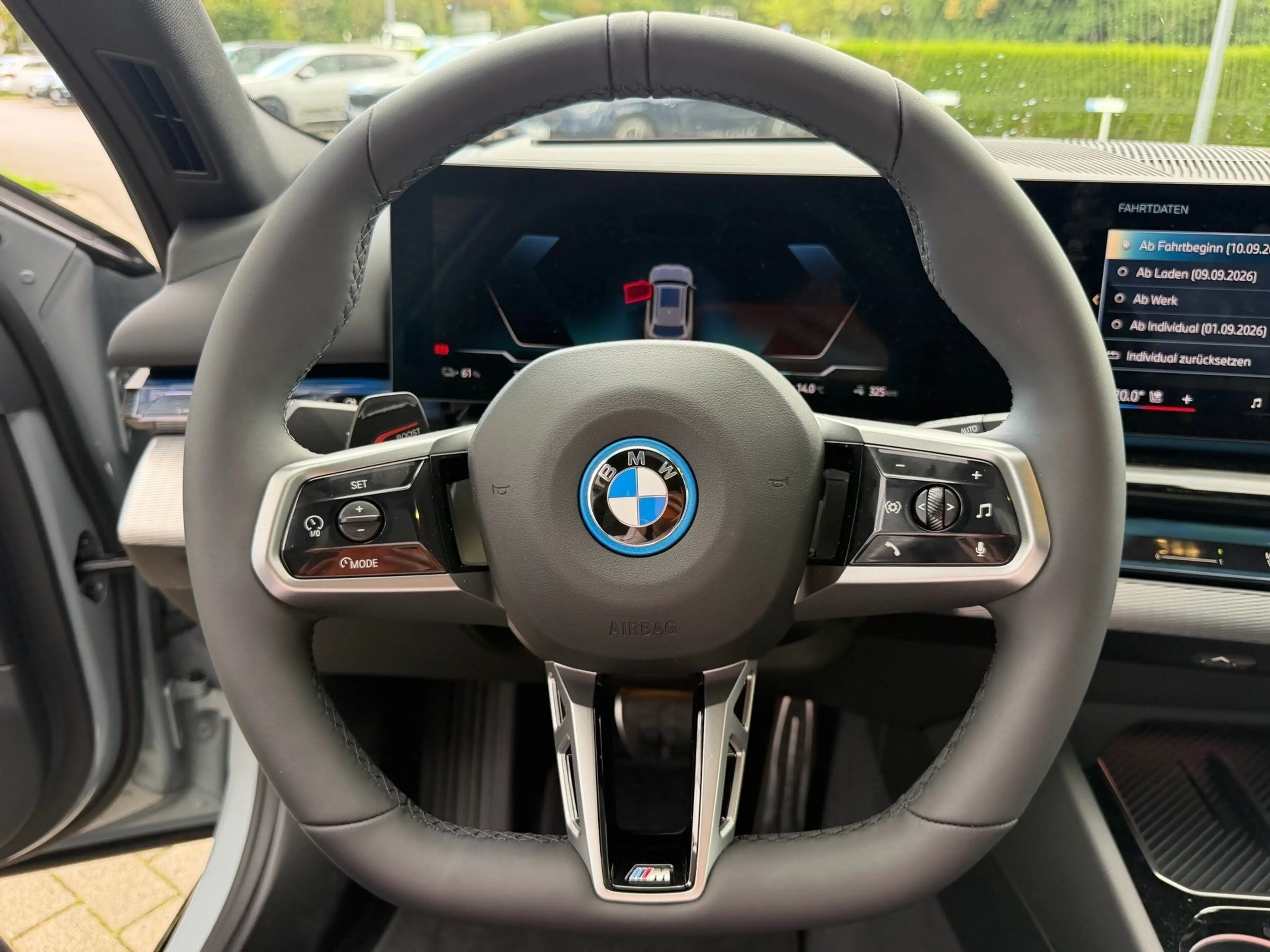BMW i5 eDrive40 MSportPro HUD PANO DAProf AHK — photo 8