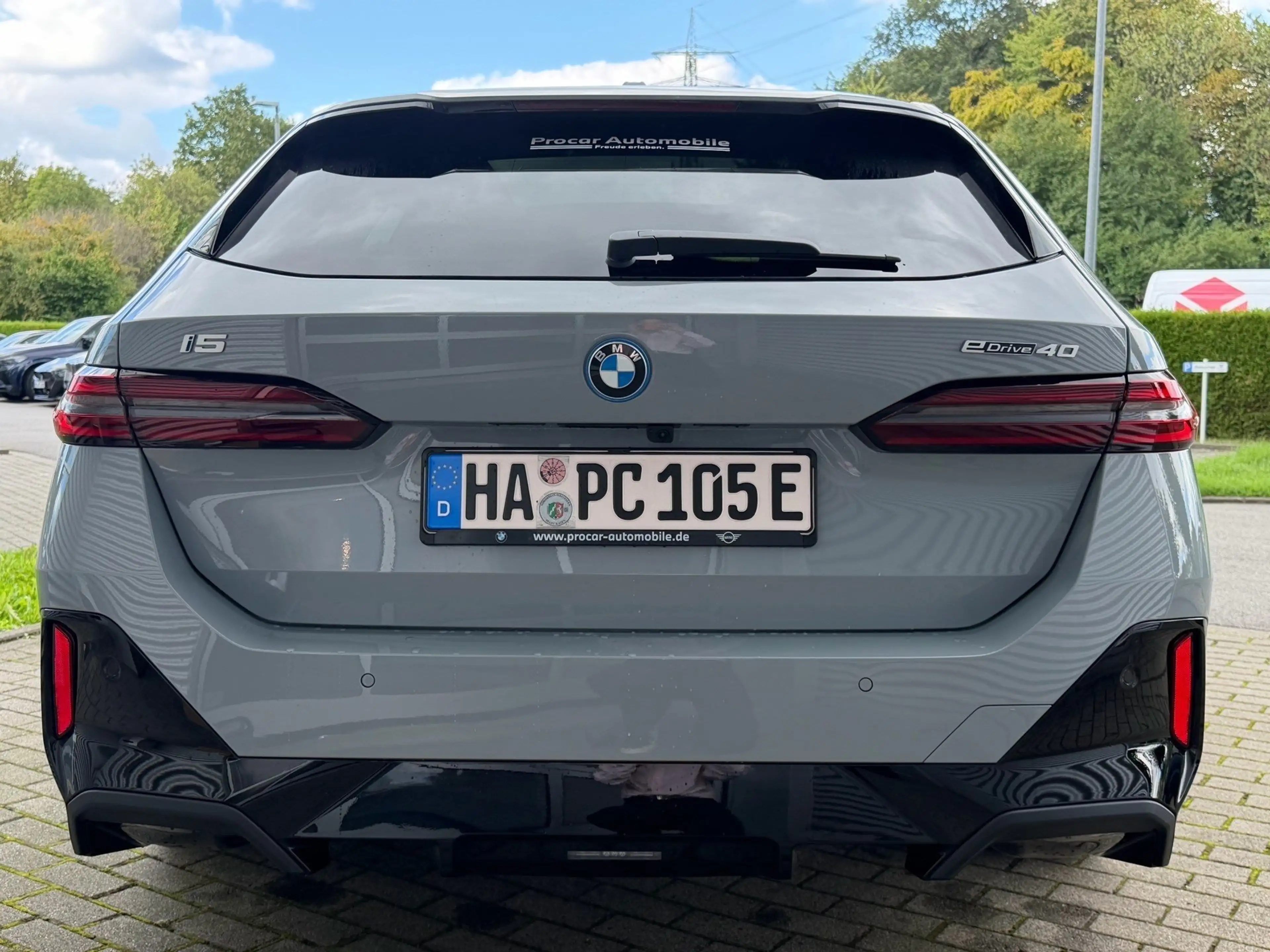 BMW i5 eDrive40 MSportPro HUD PANO DAProf AHK — photo 6