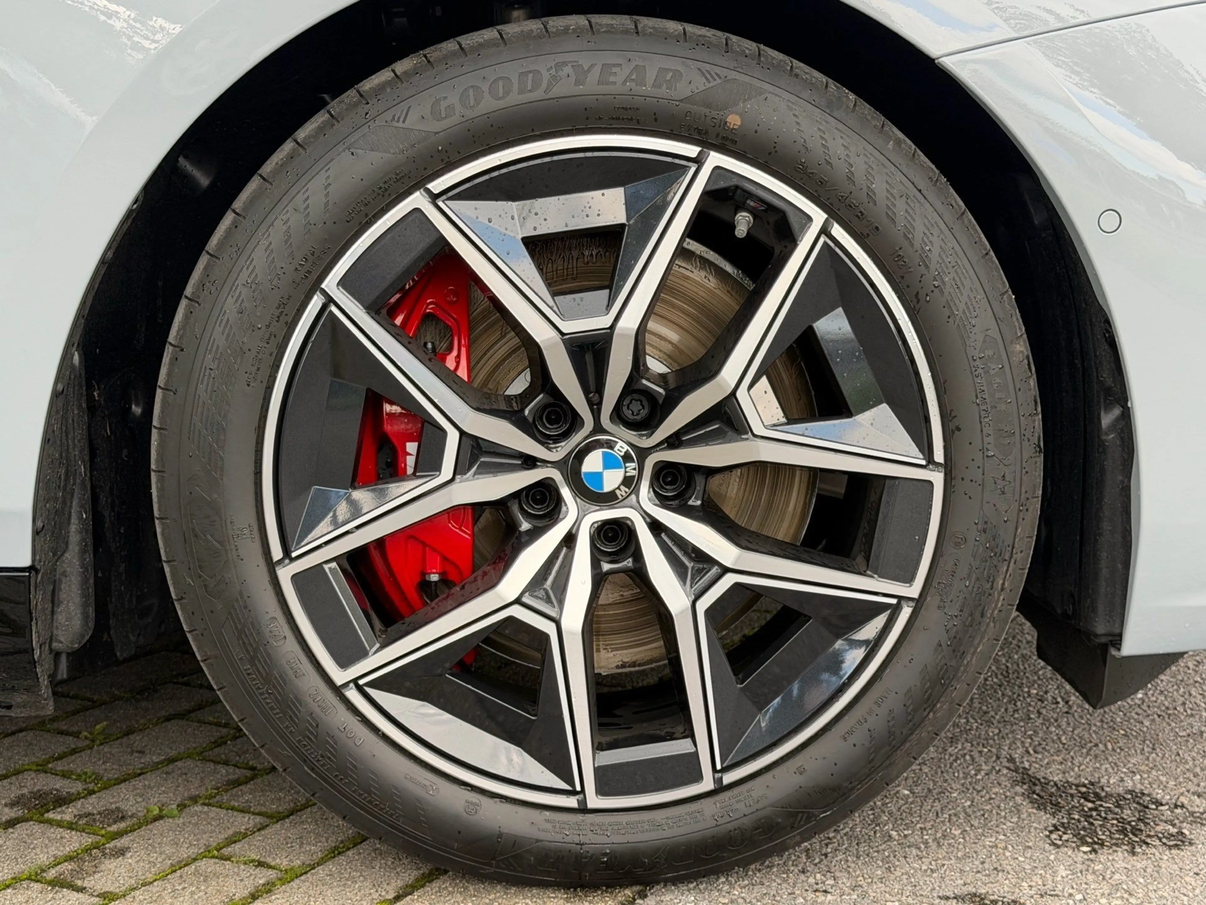BMW i5 eDrive40 MSportPro HUD PANO DAProf AHK — photo 4