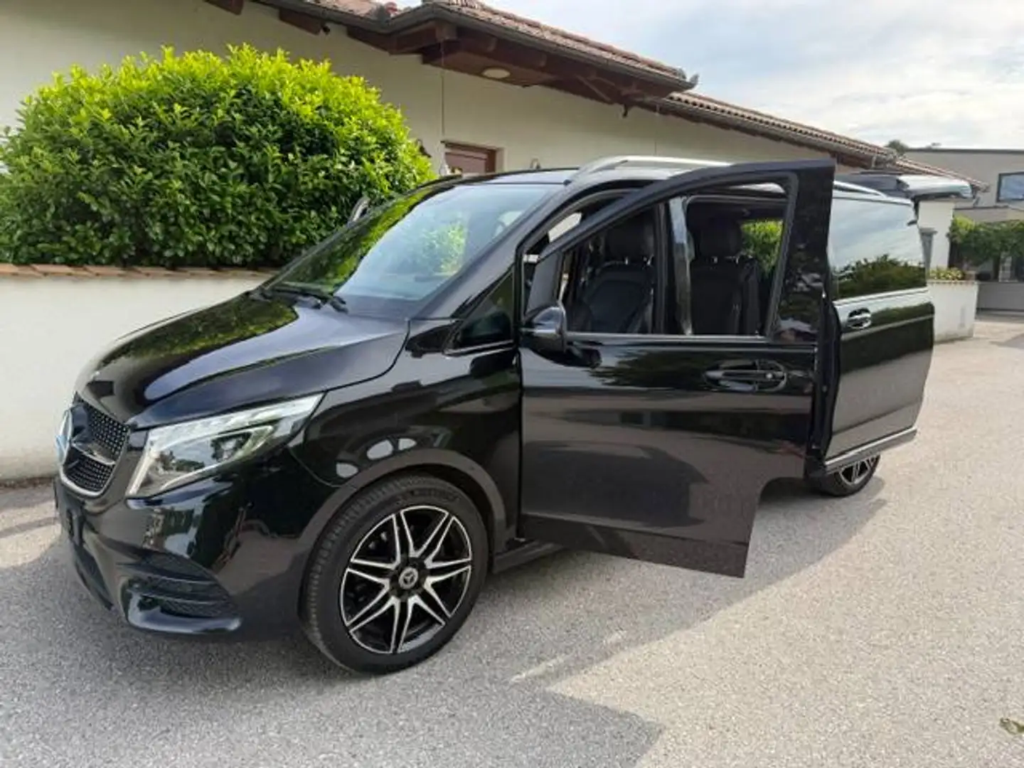 Mercedes-Benz V 300 V 300 d Kombi 4MATIC lang Avantgarde Aut. Avantgarde Schwarz - 2