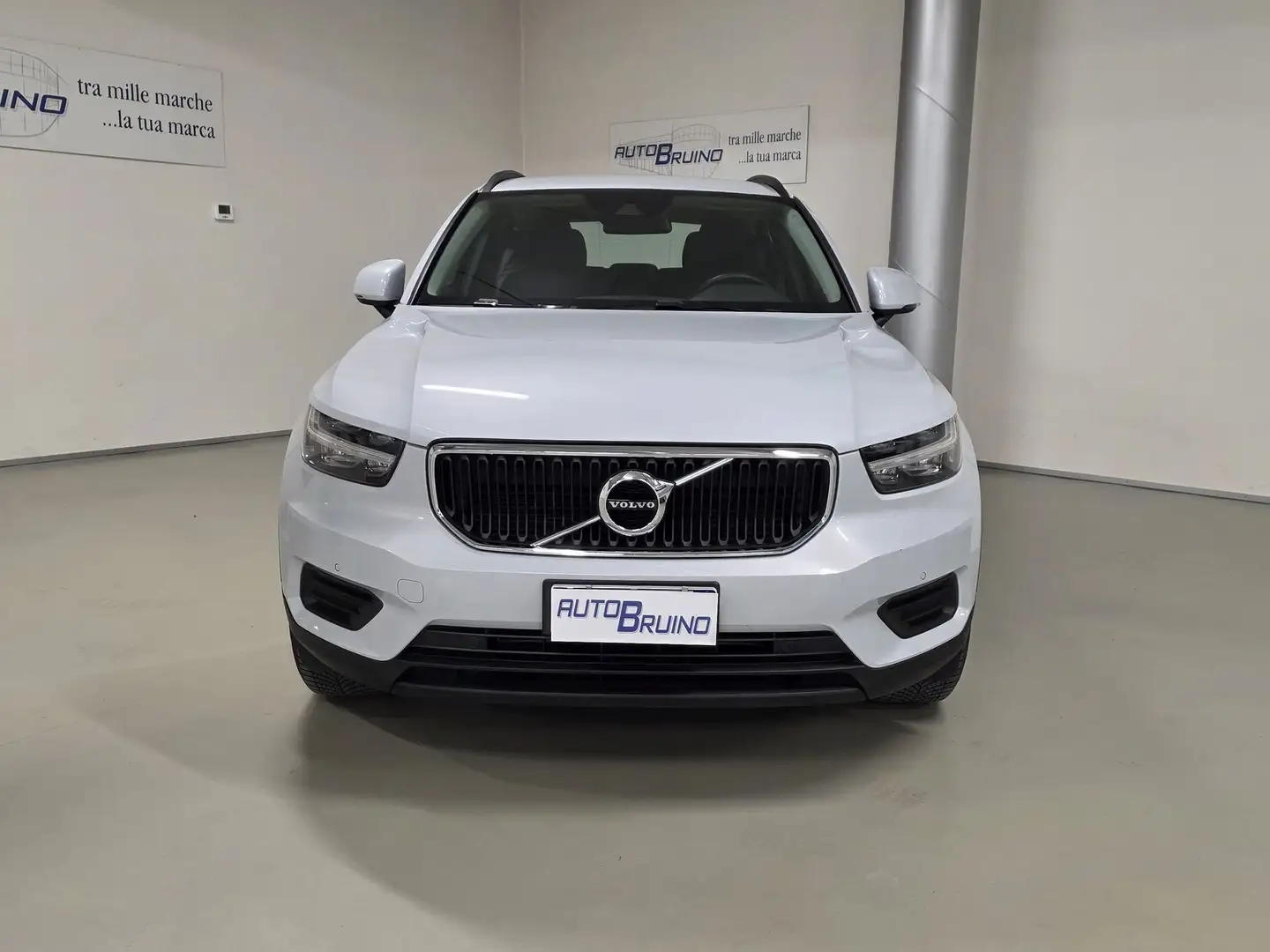 Volvo XC40 XC40 T3 Geartronic Momentum Core 163CV Grau - 2