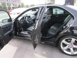 Mercedes-Benz C-Class снимка Mercedes-Benz C-Class