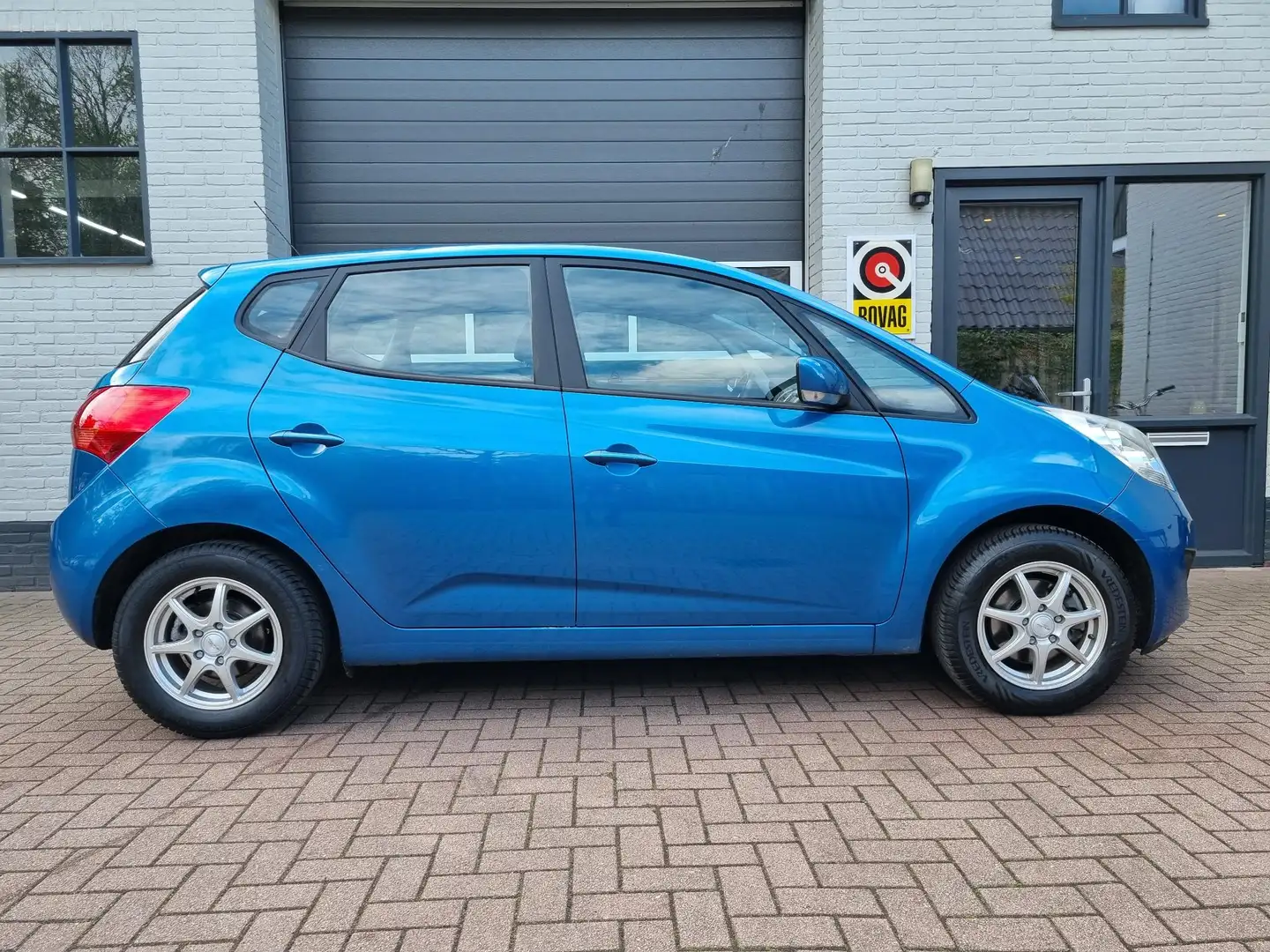 Kia Venga 1.4 CVVT X-tra 85.000 KM. Blau - 2