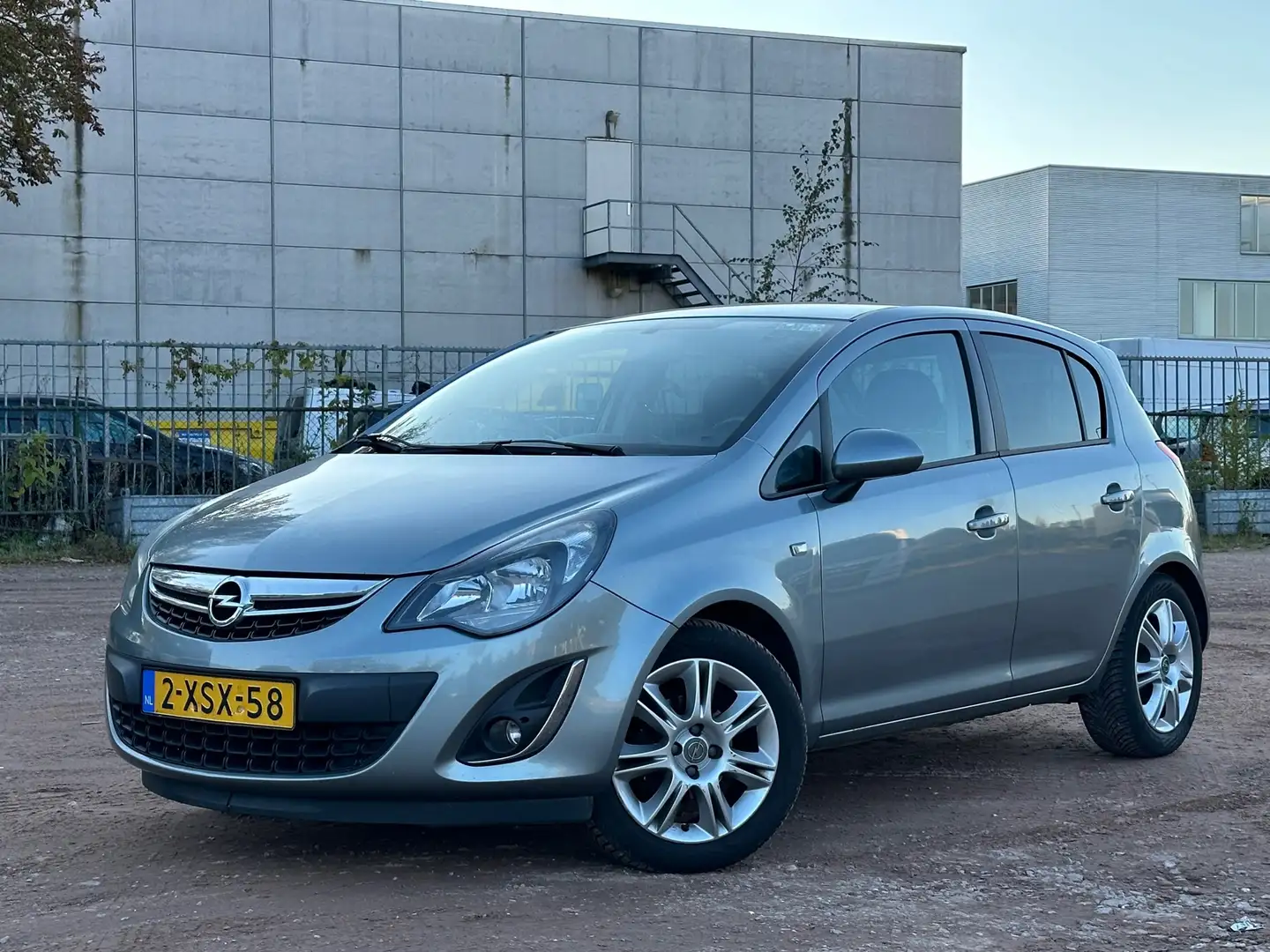 Opel Corsa 1.4-16V BlitZ/NAVI Grau - 1
