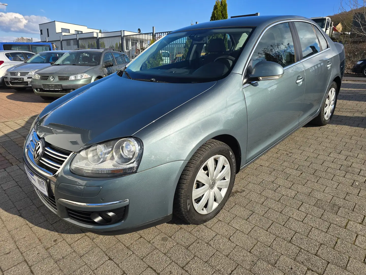 Volkswagen Jetta Comfortline, AUTOMATIK, Standheizung, Navi, Verde - 1