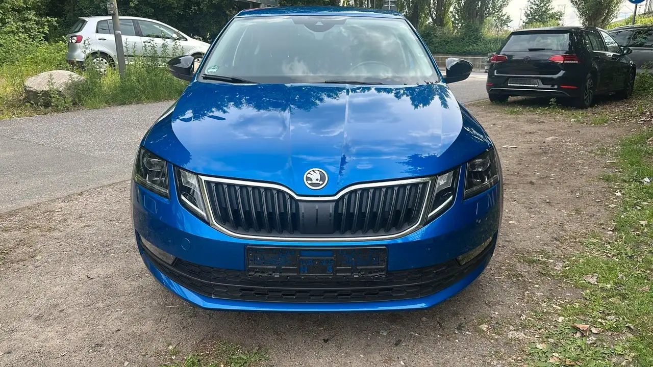 Skoda Octavia Lim. Clever — photo 1 of 18
