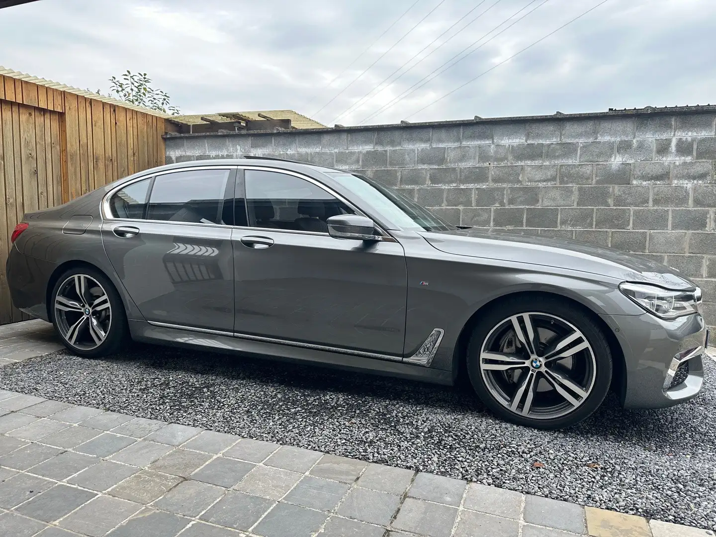 BMW 740 dXA M Pack Softclose Keyless Open dak Full Option Grijs - 1