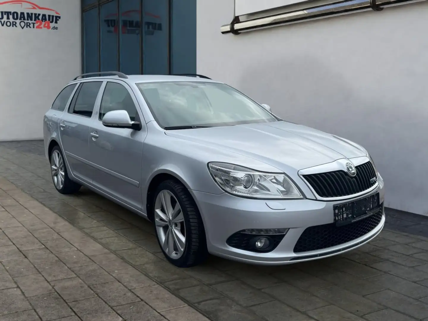 Skoda Octavia Combi 2.0 TDI RS*Xenon*KVL*Tempo*RKS* Klima Xenon Silber - 1