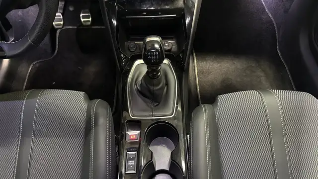 Peugeot 208 view 14