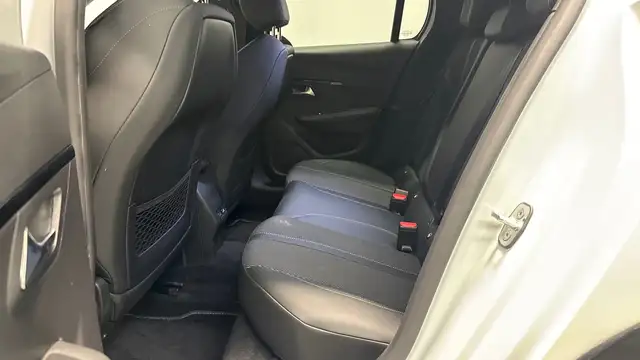 Peugeot 208 view 5
