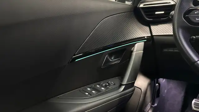 Peugeot 208 view 13