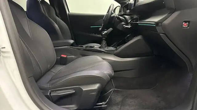 Peugeot 208 view 11