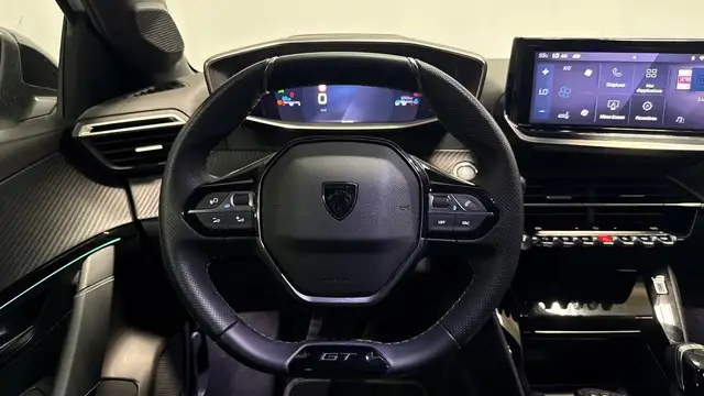 Peugeot 208 view 12