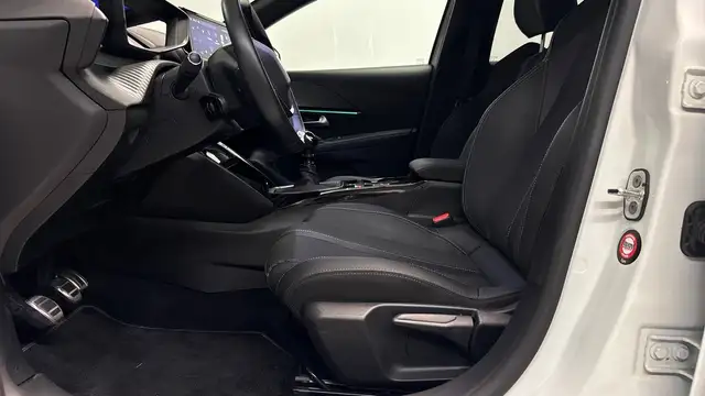 Peugeot 208 view 2