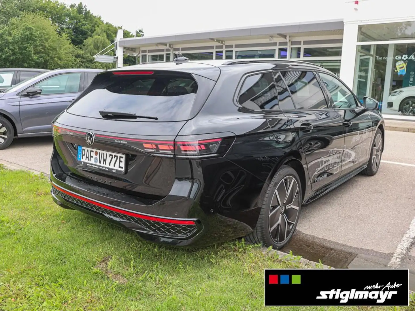 Volkswagen Passat R-Line eHybrid IQ-Matrix AHK Pano Alu-19 Schwarz - 2