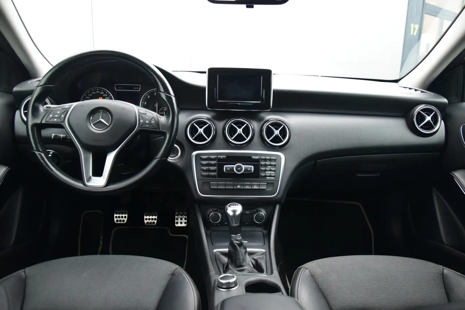 Mercedes-Benz A 180 Edition Navigatie Style-Licht/zichtpakket Bi-Xenon Grau - 2