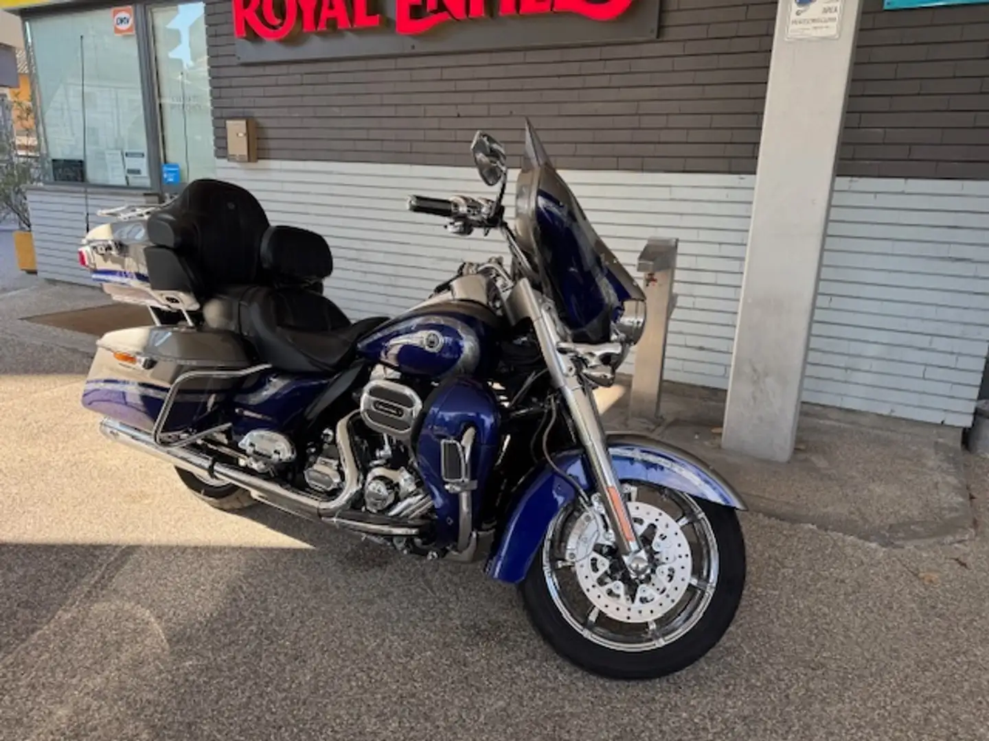 Harley-Davidson Ultra Limited CVO SCREAMIN EAGLE Bleu - 1