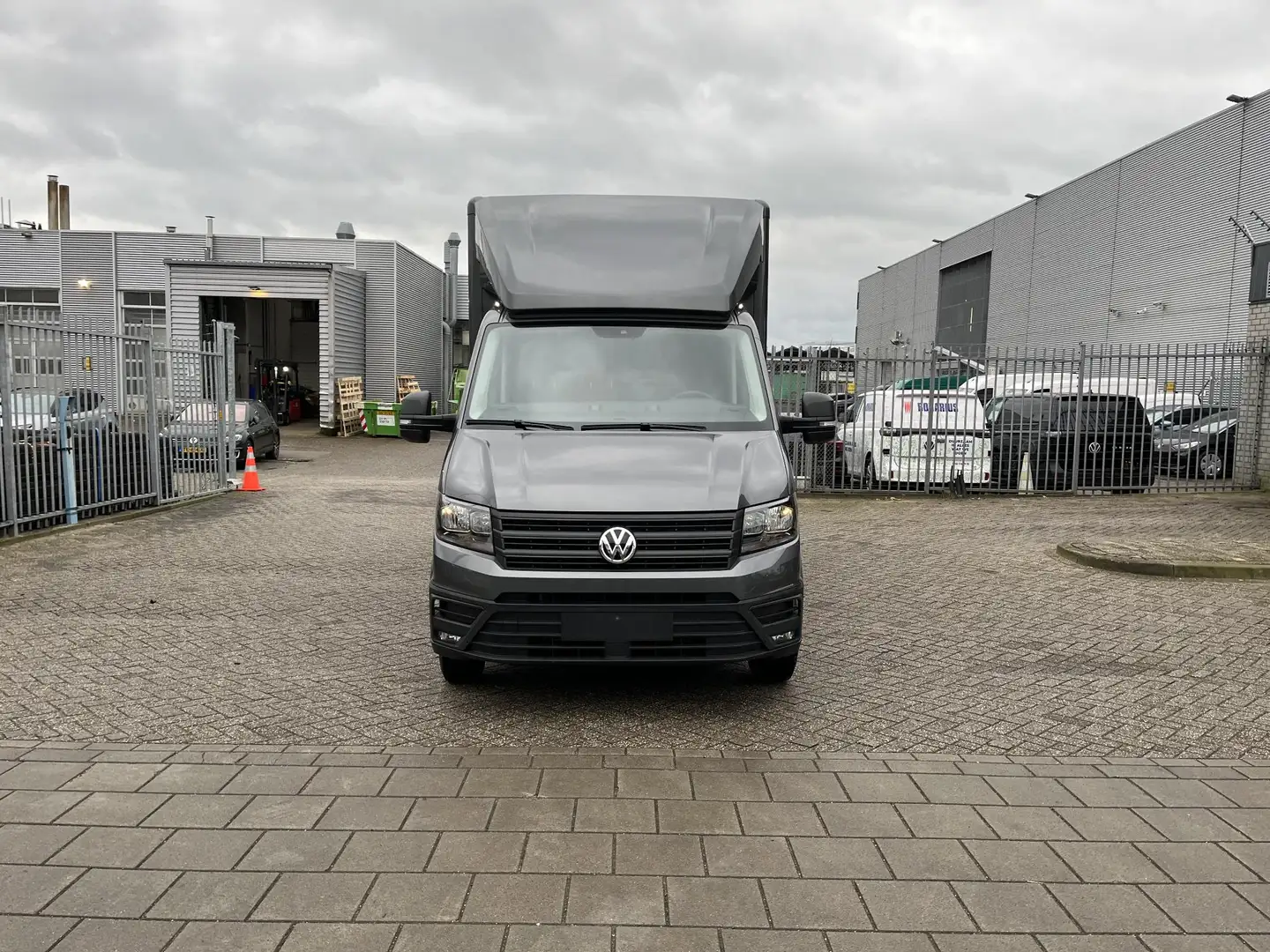 Volkswagen Crafter 35 2.0 TDI L3 Highline Bakwagen 177PK Laadklep! NI Gris - 2