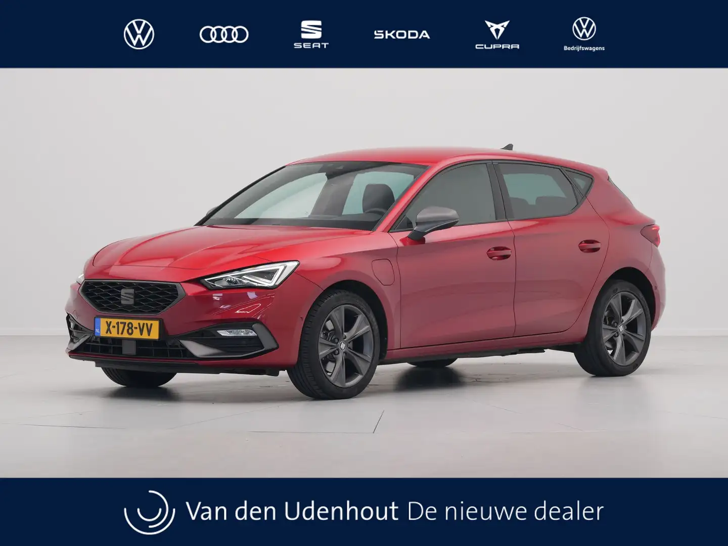 SEAT Leon 1.4 TSI eHybrid PHEV 204pk FR Navigatie Camera Acc Rood - 1